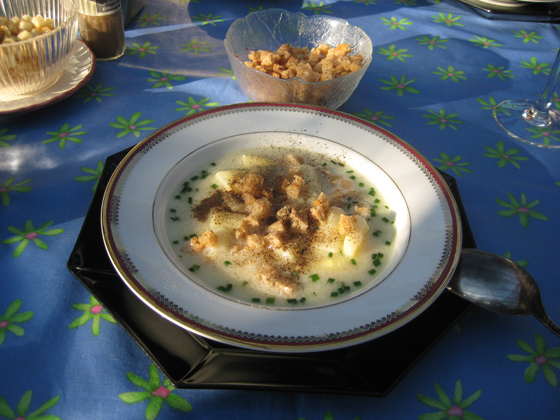 IMG_2261-Spargelsuppe mit Croutons-560