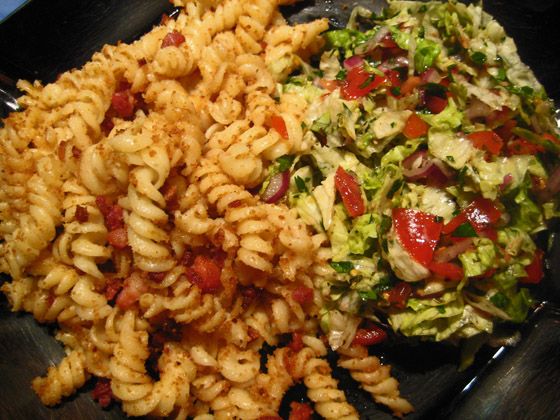 IMG_3552-Dörrfleischnudeln-zusammen mit Grünem Salat mit Tomaten-560 IMG_3552-Dörrfleischnudeln-zusammen mit Grünem Salat mit Tomaten-560