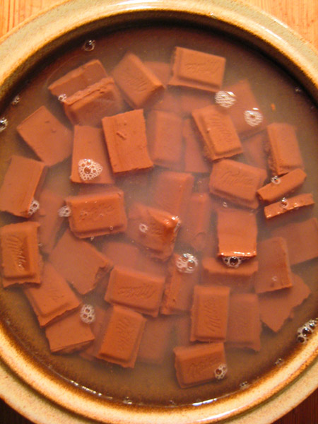 IMG_5918-Schokoladenstücke mit heißem Wasser 600