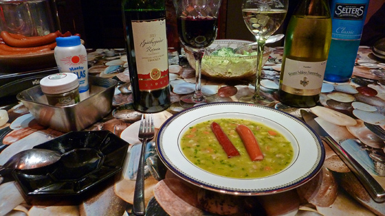 P1000591-Erbsensuppe mit Würstchen + Wein-560 P1000591-Erbsensuppe mit Würstchen + Wein-560