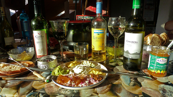 P1010153-Fleischfondue-Teller + Wein-560 P1010153-Fleischfondue-Teller + Wein-560