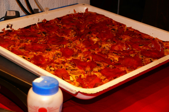 P1060132-Backblech mit Hasen-Pizza P1060132-Backblech mit Hasen-Pizza