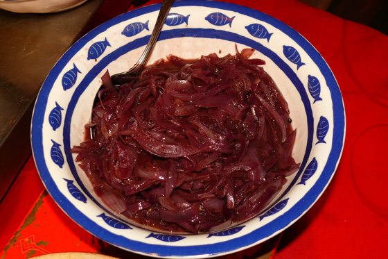 P1060410-ital-Rinderschmorbr-Schüssel mit RW-Zwiebeln-560 P1060410-ital-Rinderschmorbr-Schüssel mit RW-Zwiebeln-560