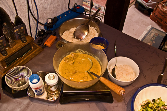 P1070538-Lamm-Curry-Schüsseln und Reis-Schüsseln-560