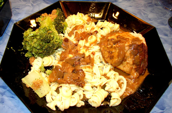 P3186775-Schweinebraten mit Broccoli B560 P3186775-Schweinebraten mit Broccoli B560