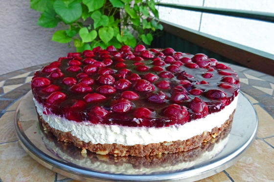 DSC01936-ganze Kirschtorte-560 DSC01936-ganze Kirschtorte-560
