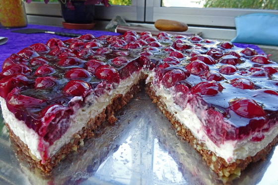 DSC01941-Kirschtorte mit Ausschnitt-560 DSC01941-Kirschtorte mit Ausschnitt-560