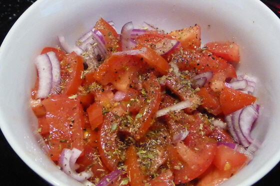 P1010259-Tomatensalat-nah-560 P1010259-Tomatensalat-nah-560