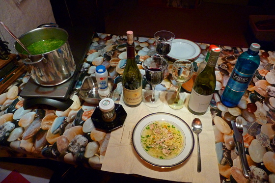 P1030453-Hasenvisionssuppe-ganzer Tisch-560 P1030453-Hasenvisionssuppe-ganzer Tisch-560