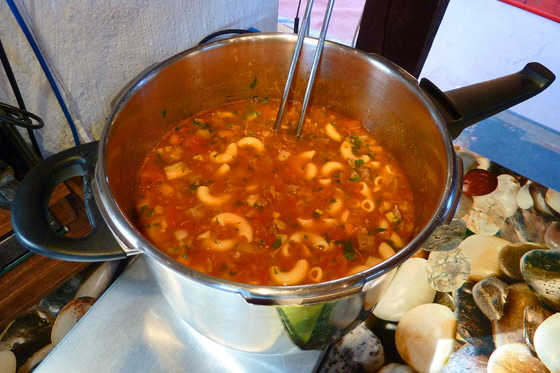 P1040330-Topf mit Rindfleisch-Suppe-560 P1040330-Topf mit Rindfleisch-Suppe-560