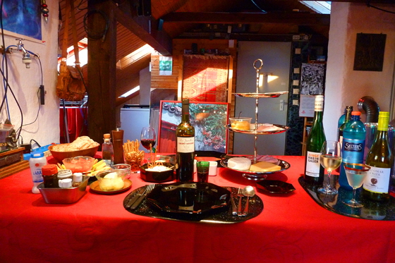 P1070235-ganzer Tisch mit Wein-560 P1070235-ganzer Tisch mit Wein-560