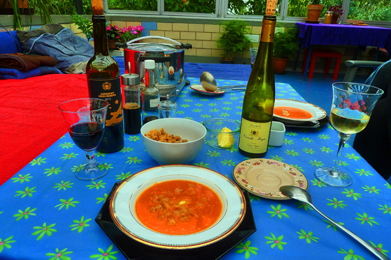 P1100137-Tomatensuppe-Tisch Terrasse, color5-B560 P1100137-Tomatensuppe-Tisch Terrasse, color5-B560